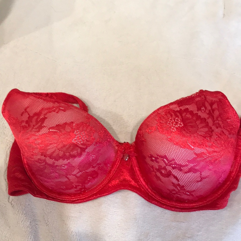 Victoria’s Secret Body by Victoria lined demi